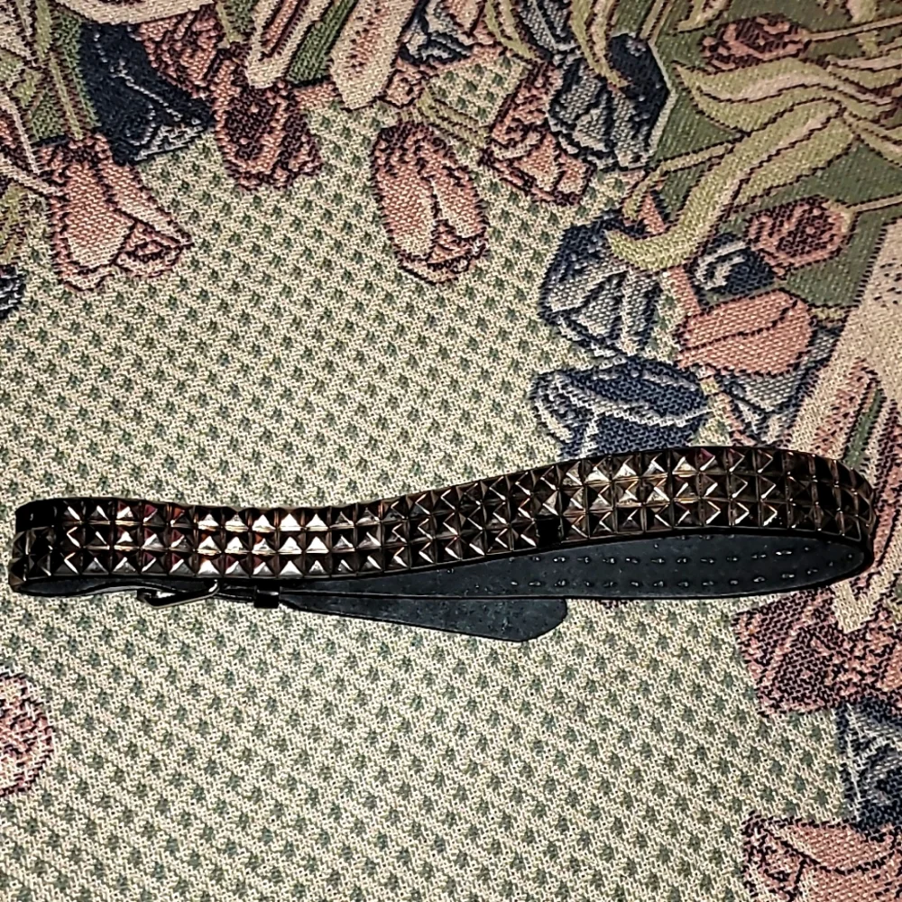 Pyramid Studded Belt black leather silver hardware y2k (hg13)
